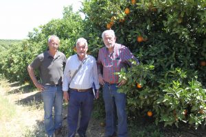 Jaime Genesca junto a dos miembros del jurado.